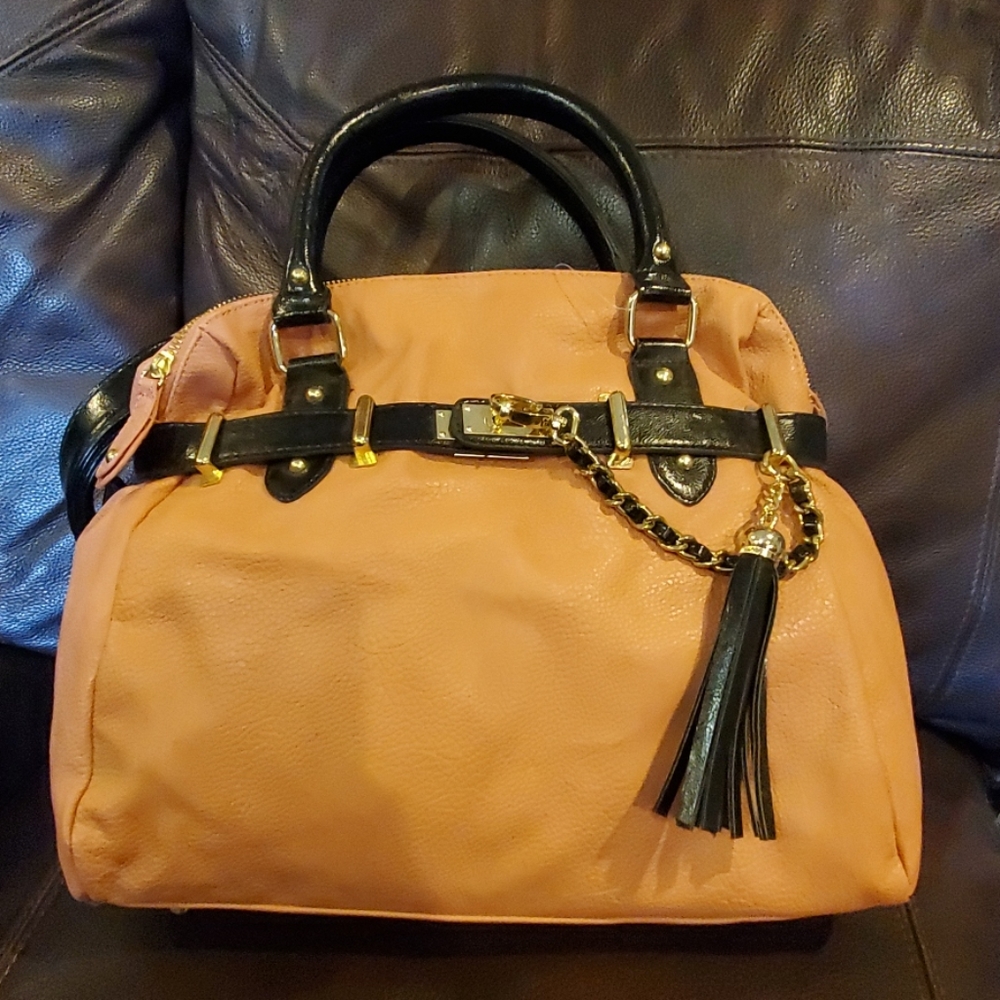 Super cute Steve Madden purse... BRAND NEW!! - DAMAGED! FOR @vmd2be - Picture 2 of 8